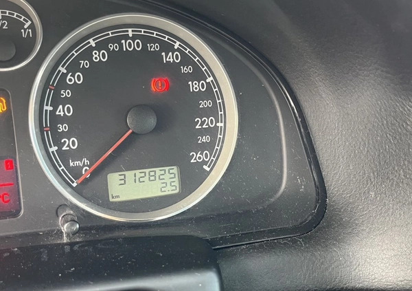 Volkswagen Passat cena 11900 przebieg: 312000, rok produkcji 2001 z Warszawa małe 37